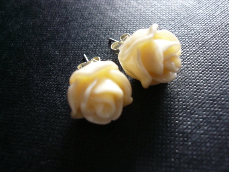 Biege Rose Floral Post Stud Earrings