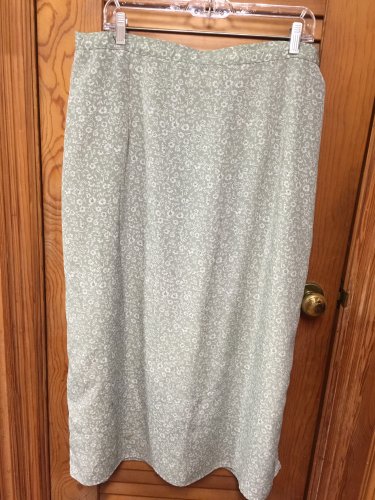 Kathie Lee Woman Skirt Size 18W/20W Green Floral Lightweight Polyester