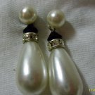 Pearl like dangel earings