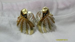 Feather swirls