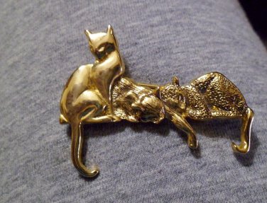 Cat With Two Kittens Goldtone Pin Brooch-Signed