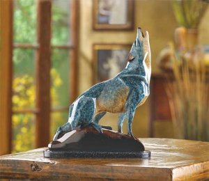 MARBLIZED WOLF FIGURINE