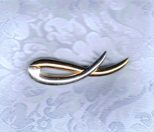 PRICES SLASHED-MONET DESIGNER SIGNED BITONE VINTAGE BROOCH PIN