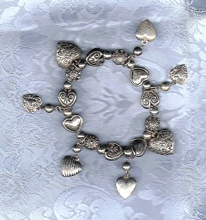 PRICES SLASHED-VINTAGE SILVERTONE HEART CHARM STRETCHY BRACELET