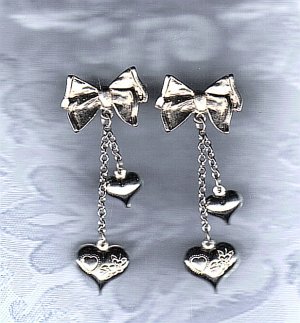 PRICES SLASHED-VINTAGE HEART & BOW THEME STUD EARRINGS