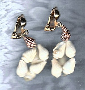 PRICES SLASHED-VINTAGE ISLAND SHELLS CLIP ON EARRINGS