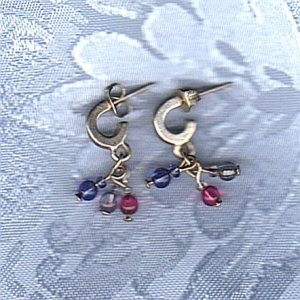 PRICES SLASHED-VINTAGE THREE BEAD SILVER HORSESHOE EARRINGS