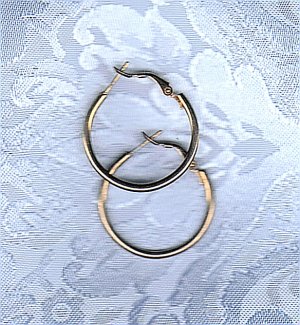 PRICES SLASHED-VINTAGE MEDIUM HOOP SILVERTONE POST EARRINGS