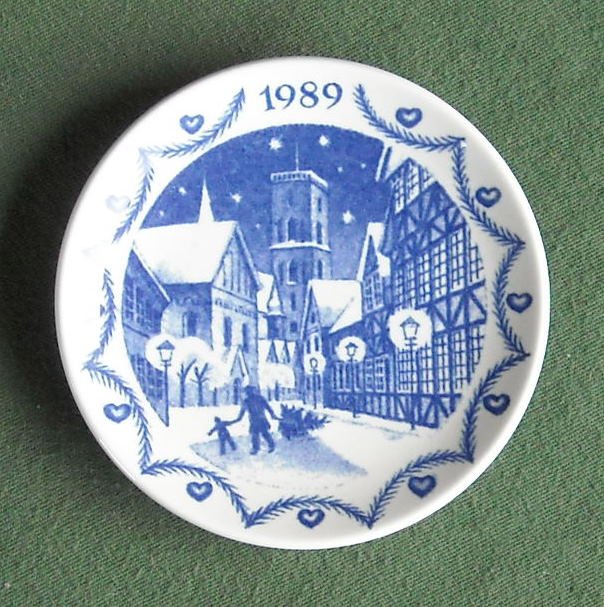 Royal Copenhagen Denmark Christmas Mini Plate 1989