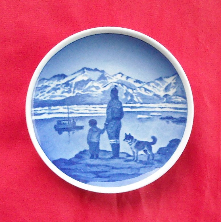 Pa udkig efter far Gronland Vintage Danish Aluminia Royal Copenhagen plate 43 - 2010