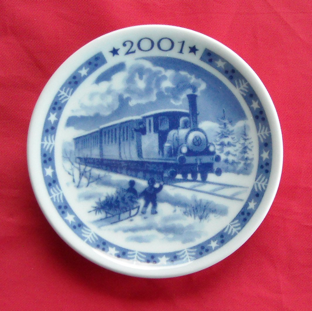 Royal Copenhagen Boxed Christmas Small Plate 2001