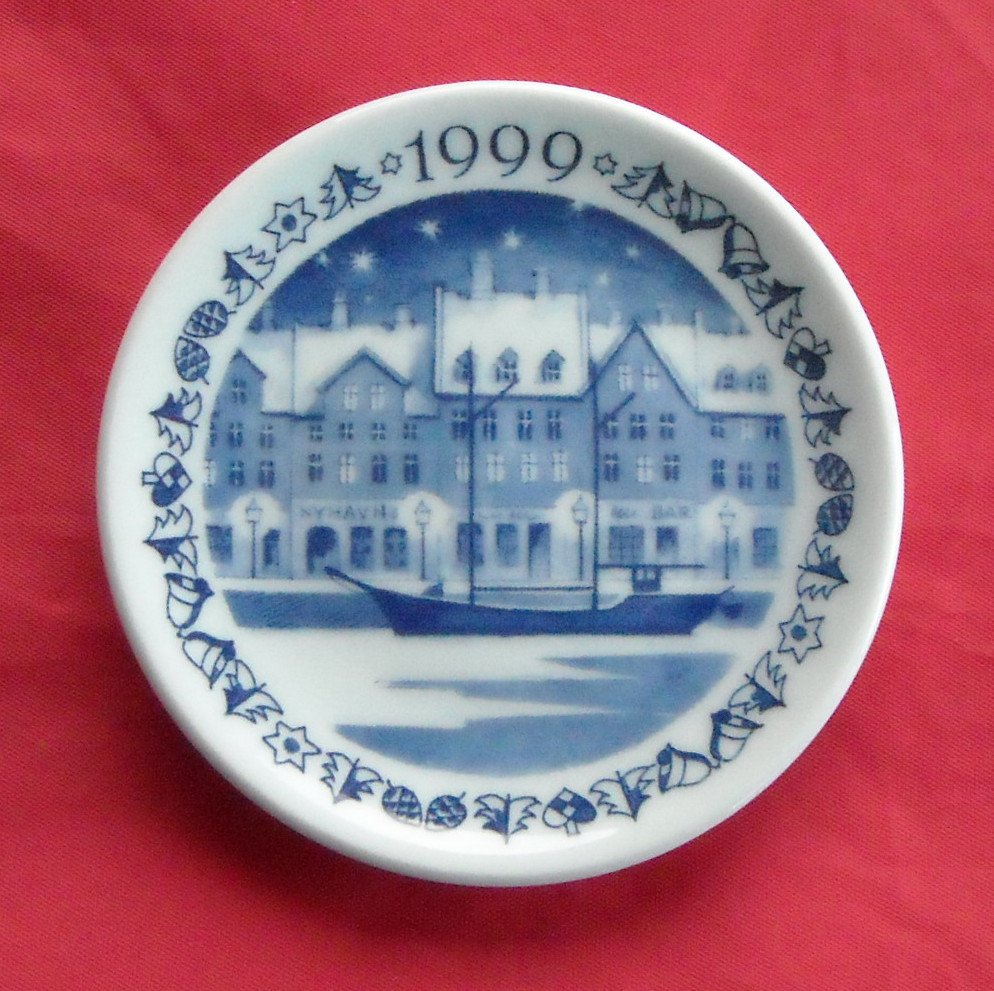 Royal Copenhagen Boxed Christmas Mini Plate 1999