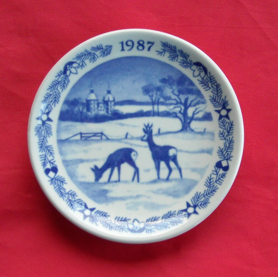 Royal Copenhagen Boxed Christmas Mini Plate 1987