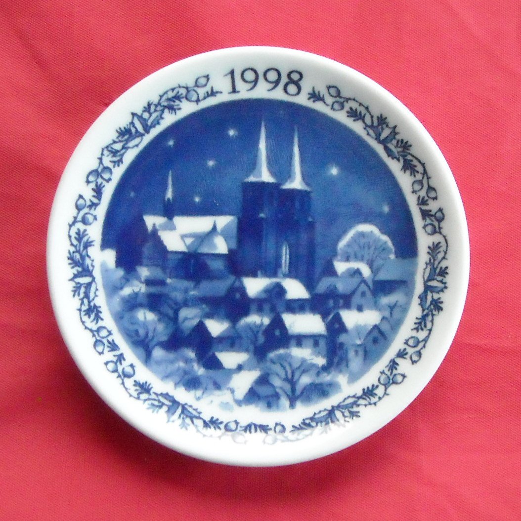 Royal Copenhagen Boxed Christmas Mini Plate 1998