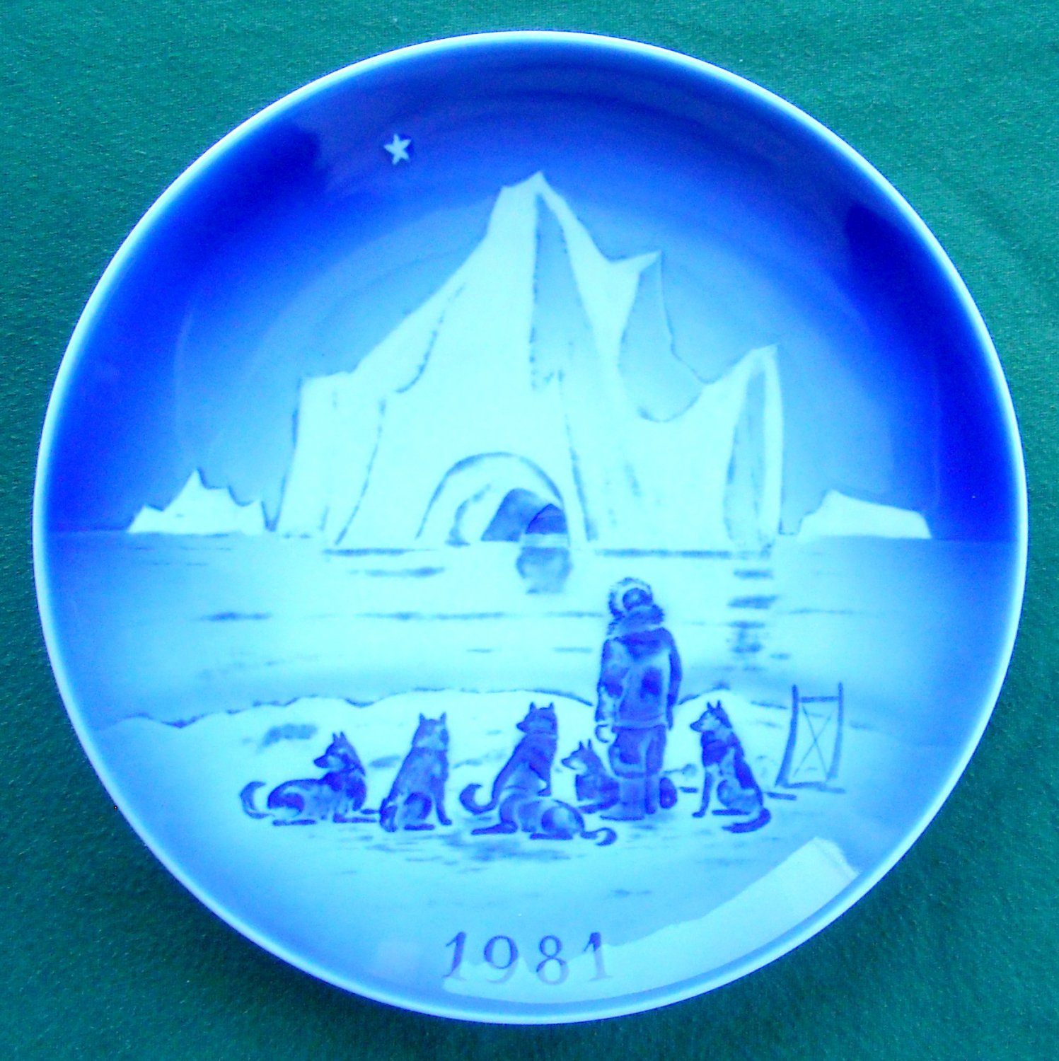 Danish Desiree Svend Jensen Denmark Old Copenhagen Blue plate 1981