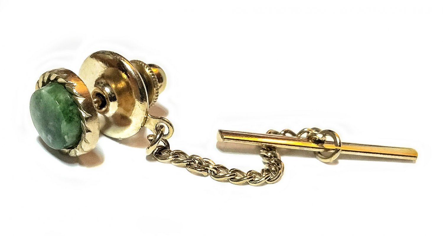 C1970 Green Jade & Gold Plated Menâs Tie Tack