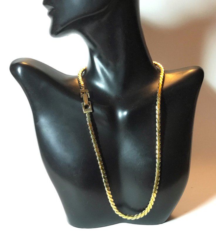 1940s Signed Coro Goldtone Herringbone 16â Choker