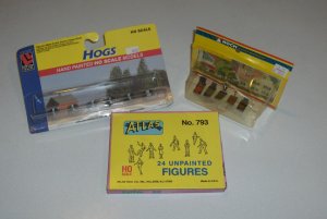 HO Scale Train Figures - Atlas Unpainted Figures, Noch Cemetery Plots & Life-Like Hogs NIP Set of 3
