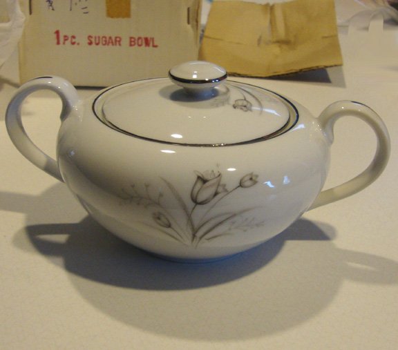 Creative Royal Elegance Fine China Japan Sugar Bowl w/ Lid MIB
