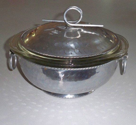 Vintage Hammered Aluminum Casserole Serving Dish with Lid Pyrex 1 1/2