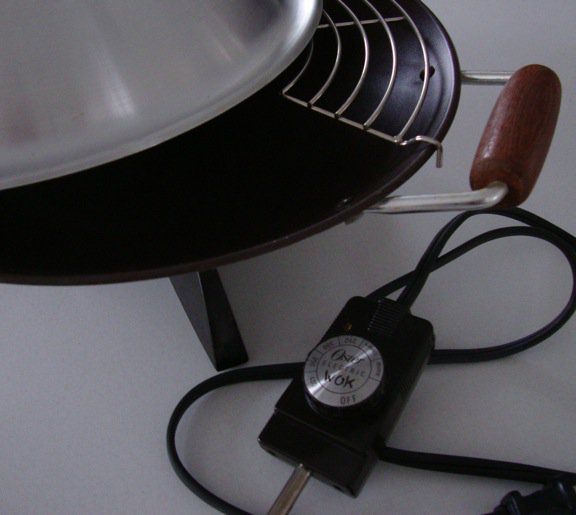 Vintage 1987 Oster Model 69301B Electric Wok with Lid