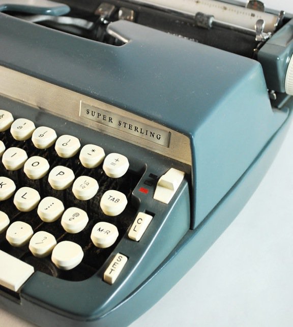 Vintage 1968 SCM Super Sterling Portable Typewriter & Case