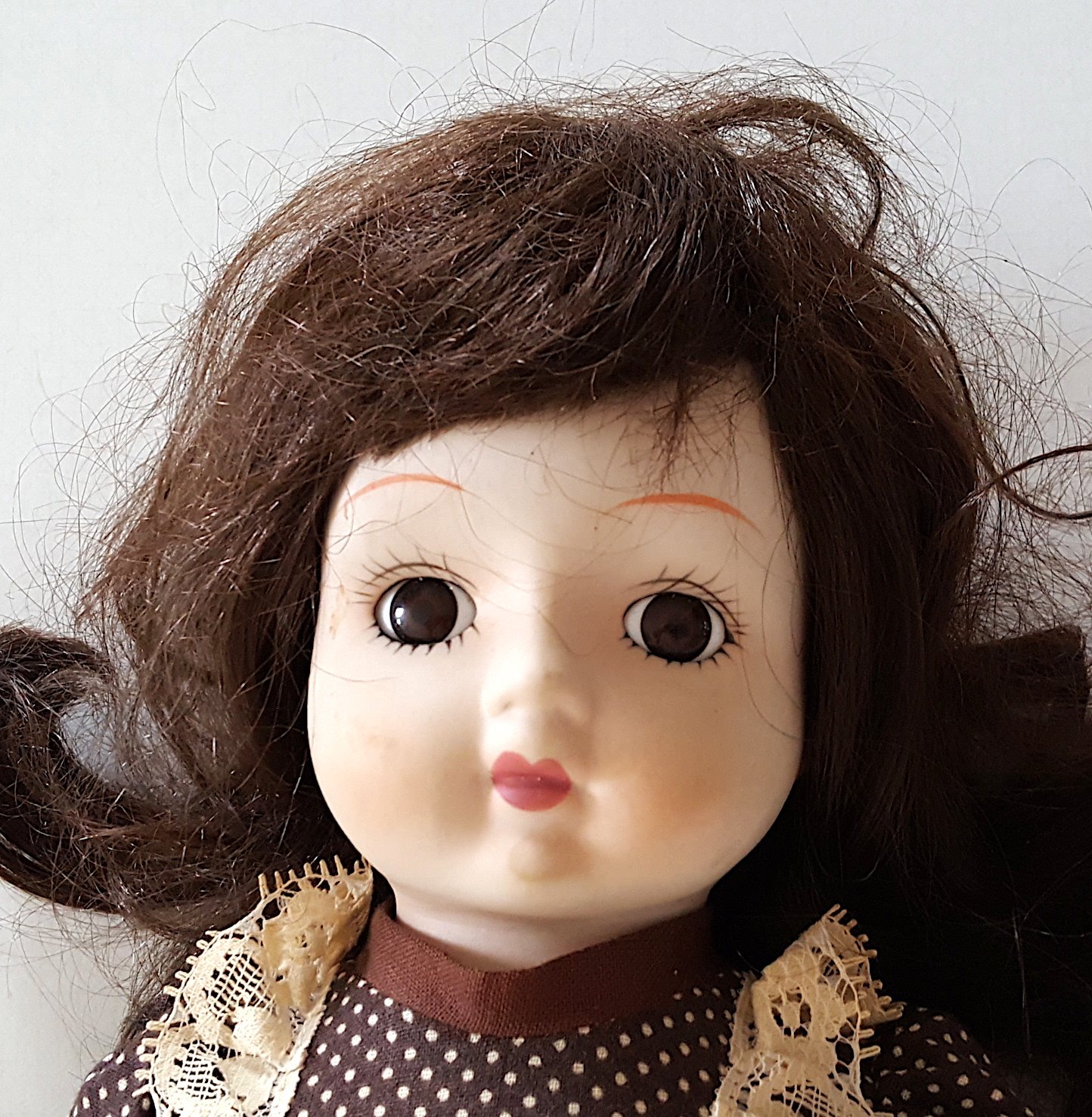 Poupée Vintage En Porcelaine Allemagne – Brunette, 12 Cm, Faite Main