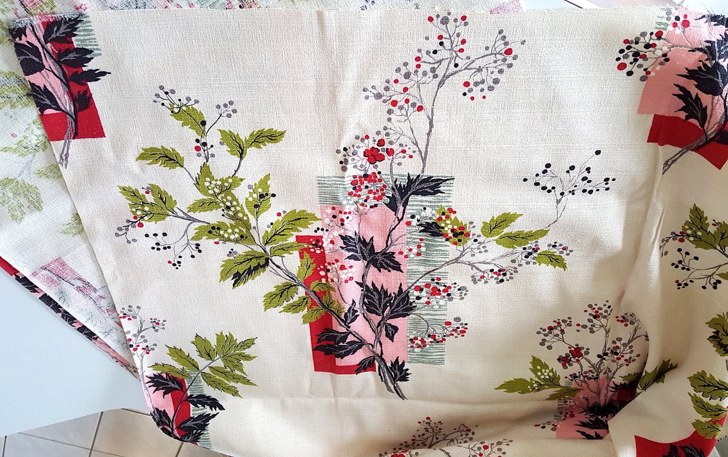 Fabulous - Vintage Oriental Twig & Berries Barkcloth Fabric - 46" - 5 yds