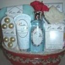 VANILLA MILK 7 PC BATH SET WITH WIRE BASKET