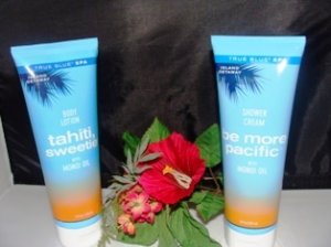 TRUE BLUE SPA 2 PC 8 OZ TRAVEL SET TAHITI SWEETIE BODY CREAM & PACIFIC SHOWER CREAM