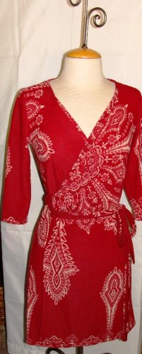 J & M RED PRINT 3/4 SLEEVE WRAP DRESS SIZE S