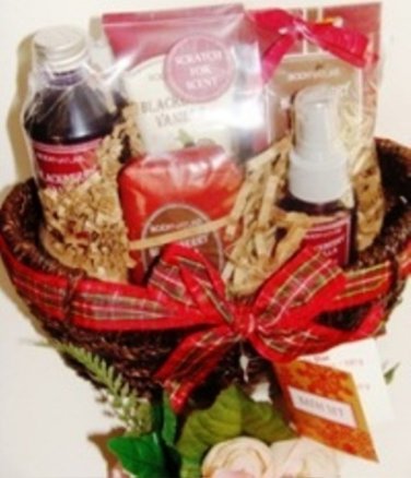 BLACKBERRY VANILLA 6 PC BATH SET WITH REUSABLE CONTAINER