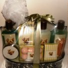 VINTAGE FLOWER 8 PC BATH SET W/ METAL CARRIER