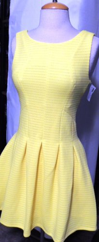 HOT & DELICIOUS SLEVELESS YELLOW FLARE DRESS SIZE SM, MED, LG