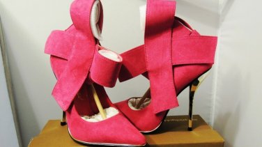PRIVILEDGE MARINE FUCHSIA POINTED TOE HEELS SIZE, 6, 6.5, 7, 8, 11