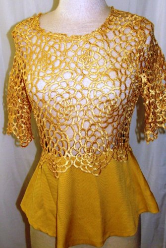 GRACIA DECORACTIVE GOLD SHORT SLEEVE LASER CUT PEPLUM TOP SIZE, SM, MED