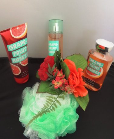 BATH & BODY WORKS GRAPE FRUIT BREEZE 3 PC BATH SET