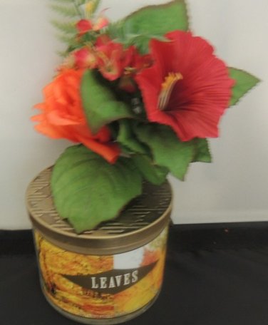 BATH & BODY WORKS LEAVES SCENTED 3 WICKED CANDLE