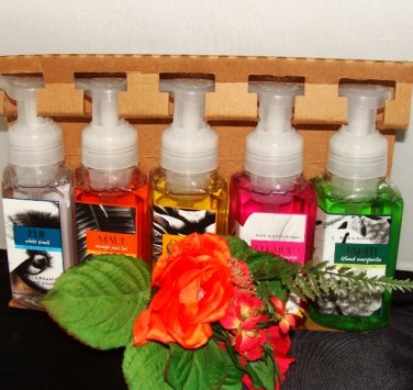 BATH & BODY WORKS 5 PC FOAMING HAND SOAP WITH FIJI WHITE SAND