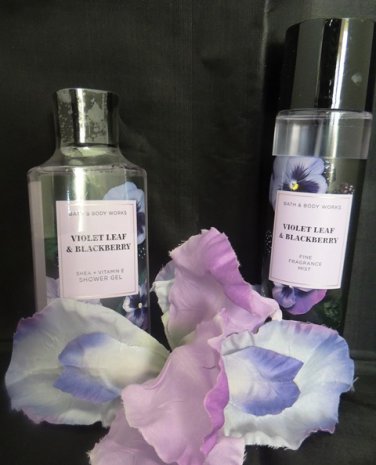 BATH & BODY WORKS VIOLET LEAF & BLACKBERRY 2 PC BATH SET