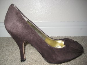 Steve Madden Chocolate Brown Suede Pumps