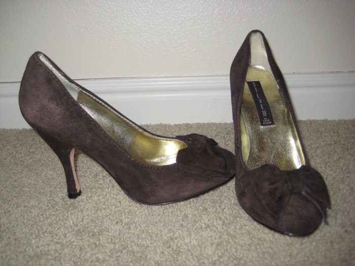 Steve Madden Chocolate Brown Suede Pumps