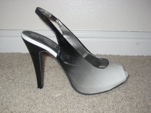 TWO LIPS  Peep Toe Pumps