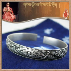 Individualized  hand-made bangle &iuml;&frac14;�11