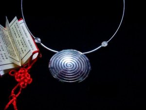 Individualized hand-made necklace    &iuml;&frac14;�12