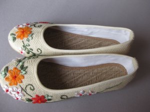 NO. 9  gunny  shoes  $ 15