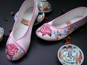 N0.6  embroidered shoes  $ 15