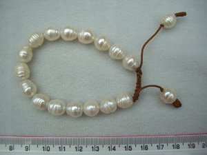 BR429-90105G     Short Rice Bracelet White with Brown Threads