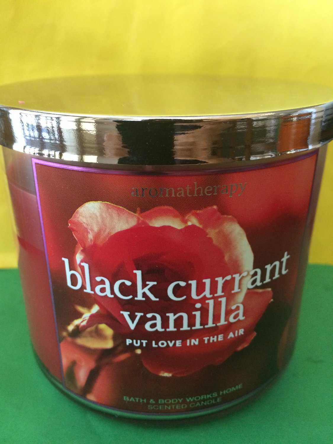 bath and body works black currant vanilla candle