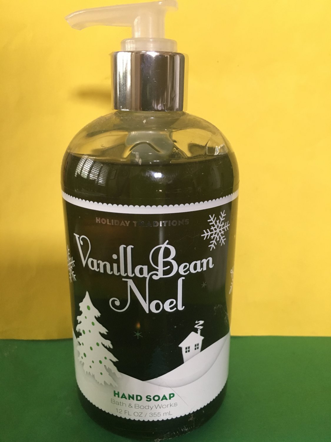 Bath & Body Works Vanilla Bean Noel 12 oz Pump Hand Soap Large